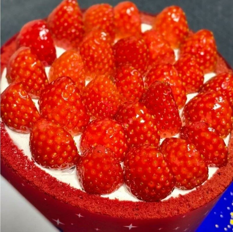 bighwanjang1's tweet image. 파리바게트 신상 딸기케잌 대참사