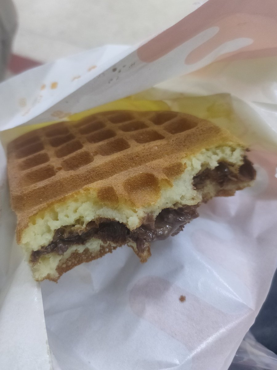 rahilfauzi's tweet photo. Waffle paling sedap kat tempat korang berapa hengget? Sini 4.50 rm sajaaa https://t.co/87f0FbQUCf