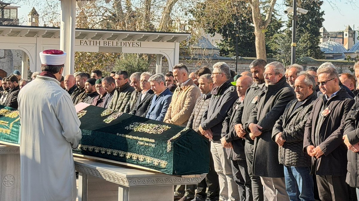Yönetim Kurulu Üyemiz Emre Tonkuş’un ahirete irtihal eden kıymetli validesi Nuriye Hanım’ı, Fatih Camii’nden ebedi istirahatgâhına dualarla uğurladık.

Bu vesileyle şahsım ve camiamız adına Emre kardeşimize ve ailesine bir kez daha başsağlığı ve sabırlar diliyor, acılarını