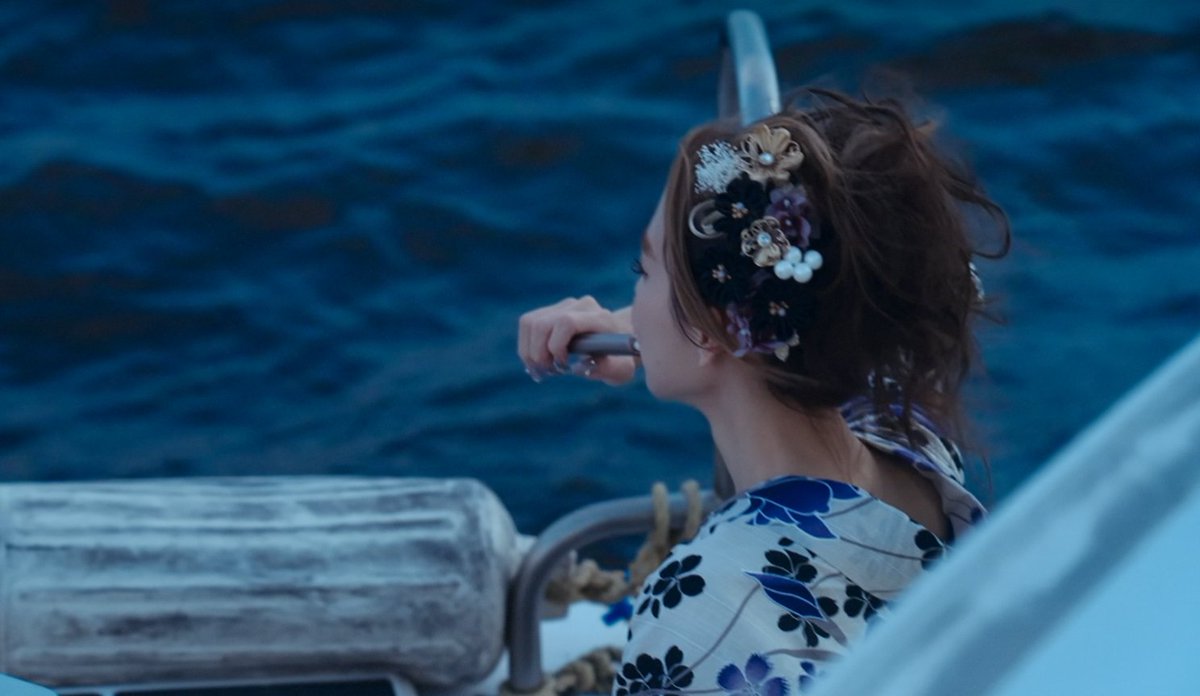 아 사람들 개 많은데 혼자 나와서 혼자 딤보 빨고 있는 거 개웃기다