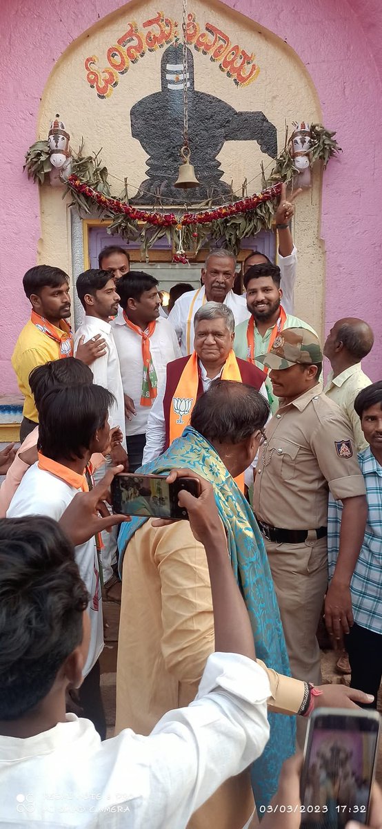 shubhamsrangdal's tweet photo. ಹಿರಿಯ ನಾಯಕರು, ಮಾಜಿ ಮುಖ್ಯಮಂತ್ರಿಗಳು ಹಾಗೂ ಬೆಳಗಾವಿ ಲೋಕಸಭಾ ಕ್ಷೇತ್ರದ ಸಂಸದರಾದ ಸನ್ಮಾನ್ಯ ಶ್ರೀ ಜಗದೀಶ್ ಶೆಟ್ಟರ್ ಅವರಿಗೆ ಜನ್ಮದಿನದ ಹಾರ್ದಿಕ ಶುಭಾಶಯಗಳು.

ದೇವರು ತಮಗೆ ಆರೋಗ್ಯ, ಆಯಸ್ಸು, ಸುಖ - ಶಾಂತಿ, ನೆಮ್ಮದಿ ದಯಪಾಲಿಸಲಿ ಎಂದು ಪ್ರಾರ್ಥಿಸುತ್ತೇನೆ.
@JagadishShettar https://t.co/Wp9hFoyDpf