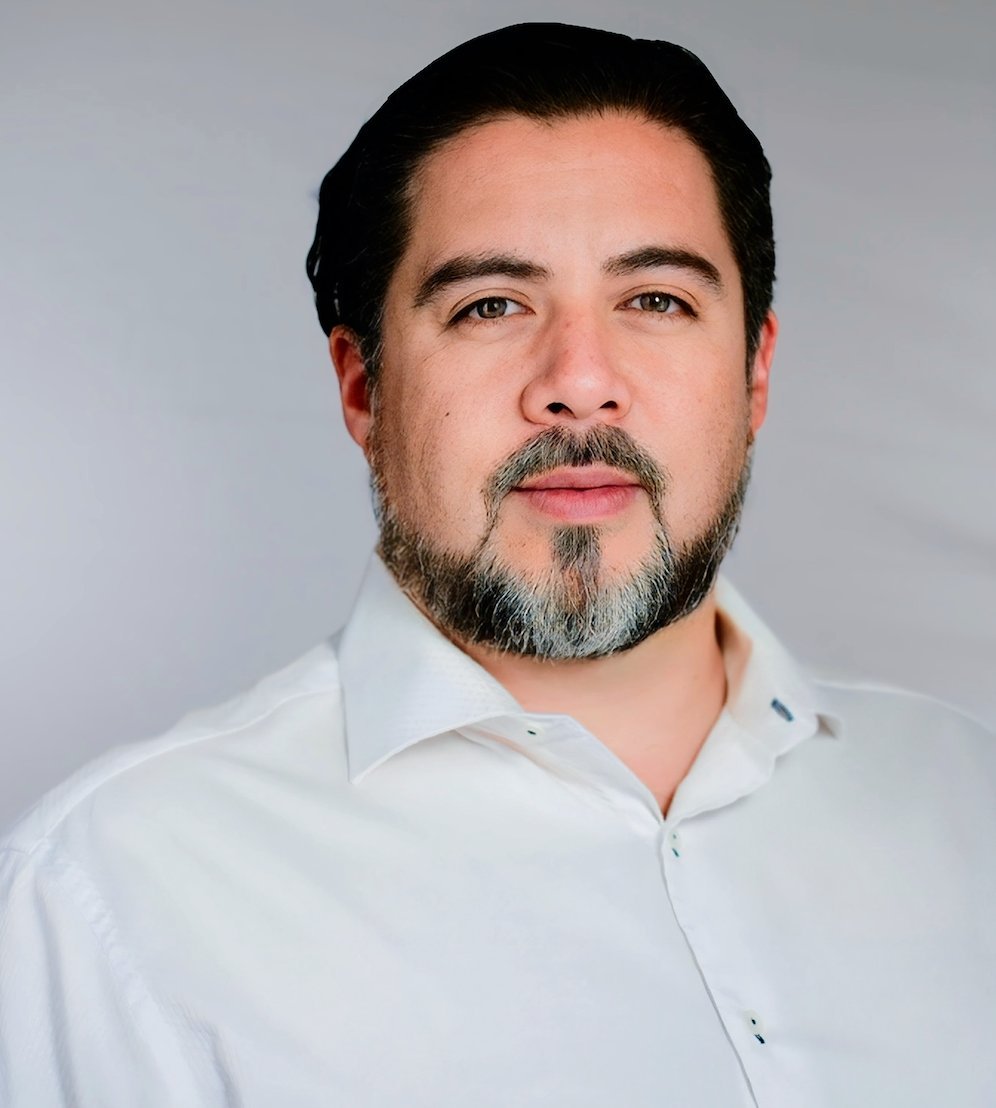 OrigenAM950's tweet photo. AHORA 🔴Carlos Castañeda Viñas, especialista en Comunicación, en CNN Primera Mañana con @HernoHarris. 

🎙️https://t.co/TBywxQQHeo
📻CNN Radio Argentina AM 950
📺https://t.co/6jkPe3nQhT https://t.co/9w5yukxHZk