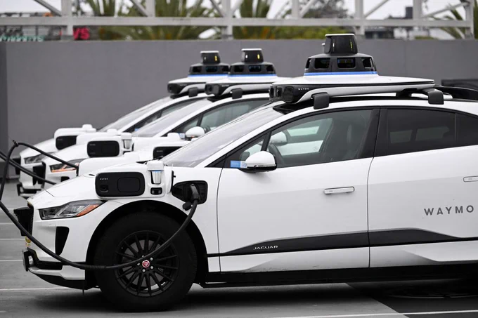 🚨 INVESTING : Waymo raccoglie oltre 15 miliardi di dollari in un round guidato da Alphabet