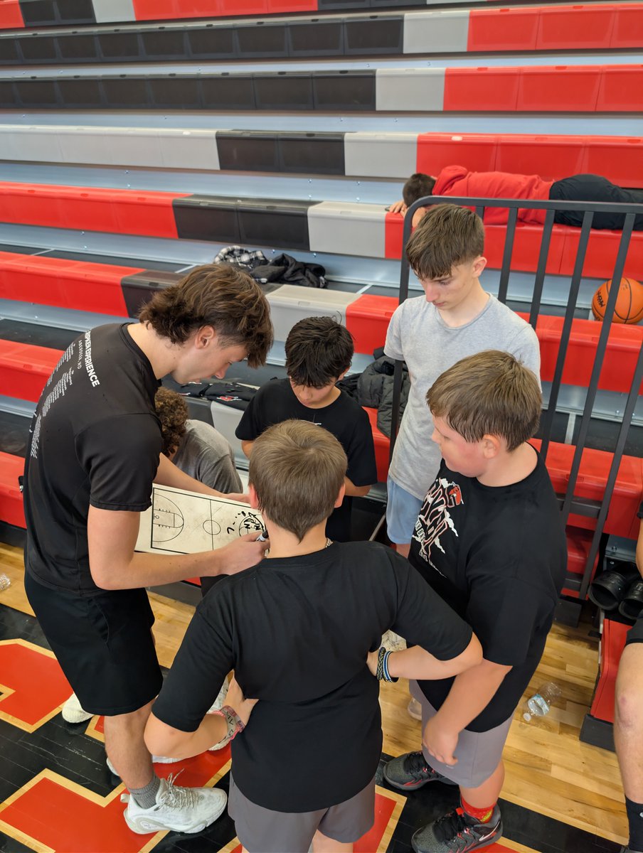 Clinton Boys Basketball tweet media