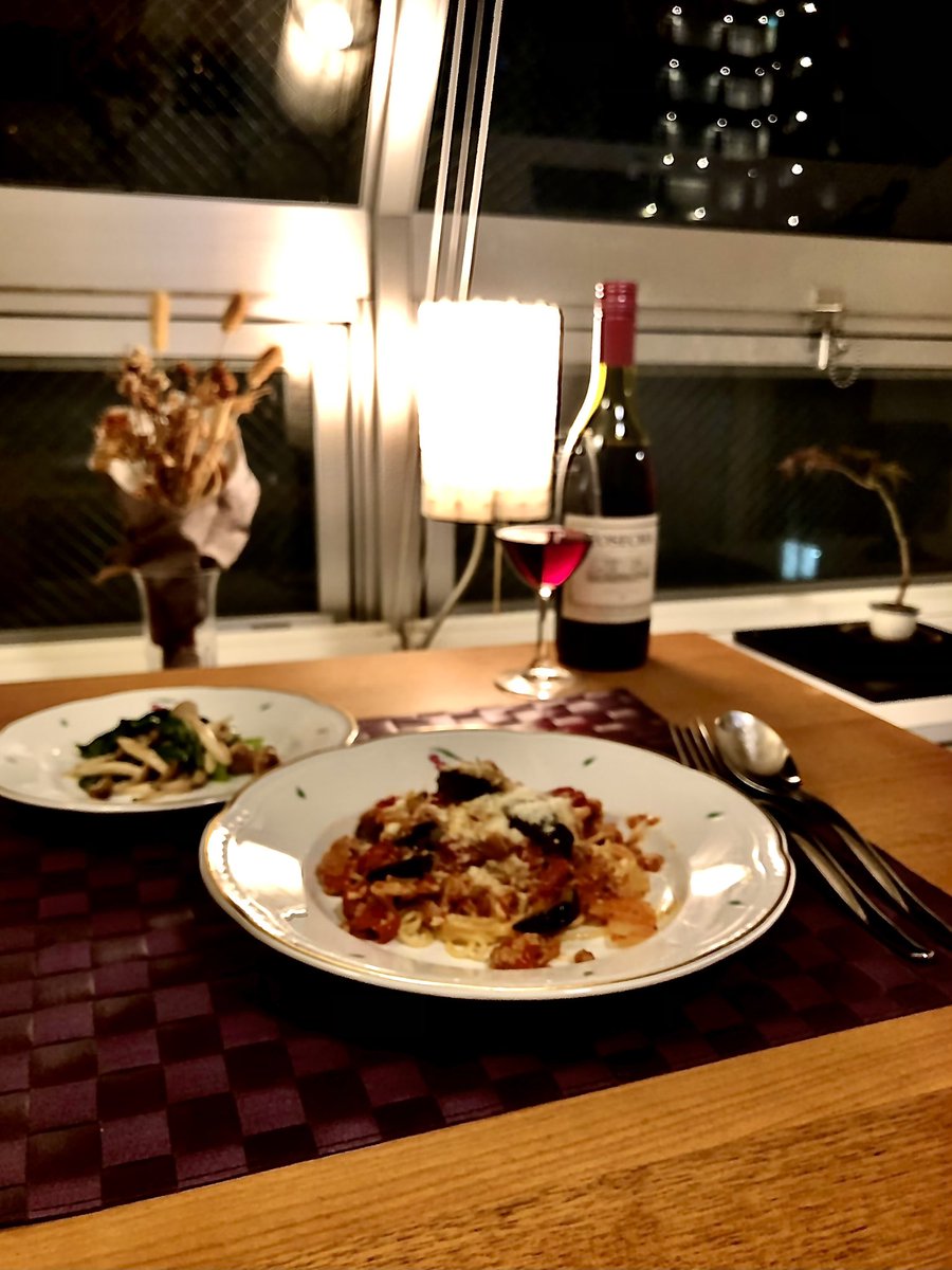 choh_u's tweet photo. ボロネーゼ、ピノノワールと。
#晩ごはん #晩酌 #宅飲み #パスタ #スパゲッティ #ボロネーゼ #ワイン #赤ワイン #ピノノワール
#dinner #homedinner #pasta #spaghetti #bolognese #wine #redwine #pinotnoir https://t.co/JELLqm9ulg
