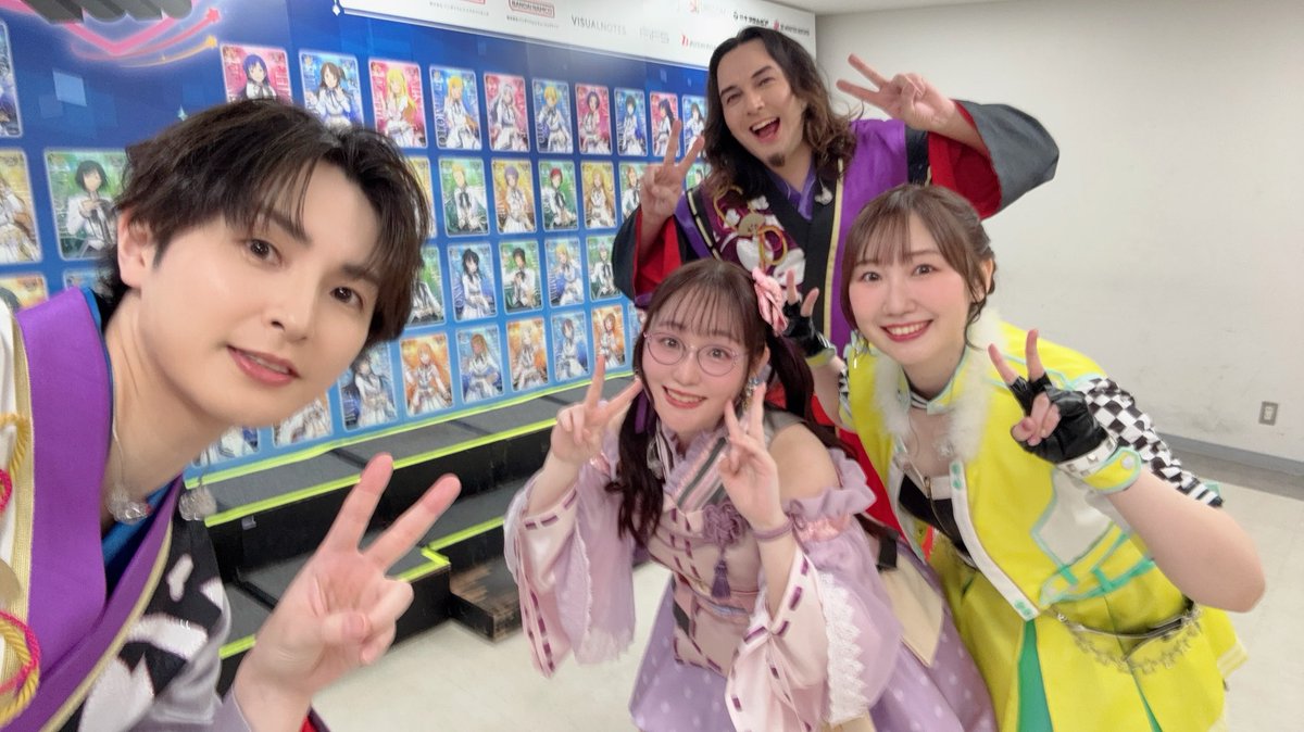 アイマスMOIW2025のオフショ！
ちょっとブレてるのごめんなさい！🙇‍♂️
くまちゃん、ハマー、増元さん、バレちゃん、みやたん、いせゆーと！
郁原さんと浜崎さんともタイミング良くご一緒に写真を撮っていただきました！✨
配信アーカイブも楽しんでね！🍵
#アイマスMOIW2025 
#アイマスMOIW2025_day1