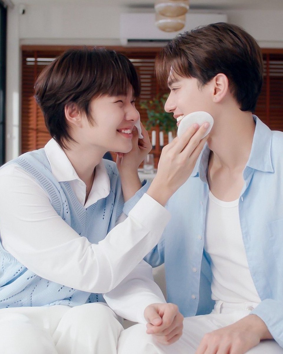 ใช้อยู่ ใช้จริง และใช้ต่อ🩵 จนได้มาเป็นพรีเซ็นเตอร์ให้กับ @karisma_thailand อยากชวนทุกคนมาเติมกำลังใจให้กัน ในงาน Karisma A Moment of Care มาใกล้ชิด ความอบอุ่น มาเติม Hugs ให้กันหน่อย เพราะทุกการสนับสนุนมีความหมายมากๆ 💙
📌 มาเจอกัน Central World Eden ชั้น 1 วันที่ 23 ก.พ. 2026