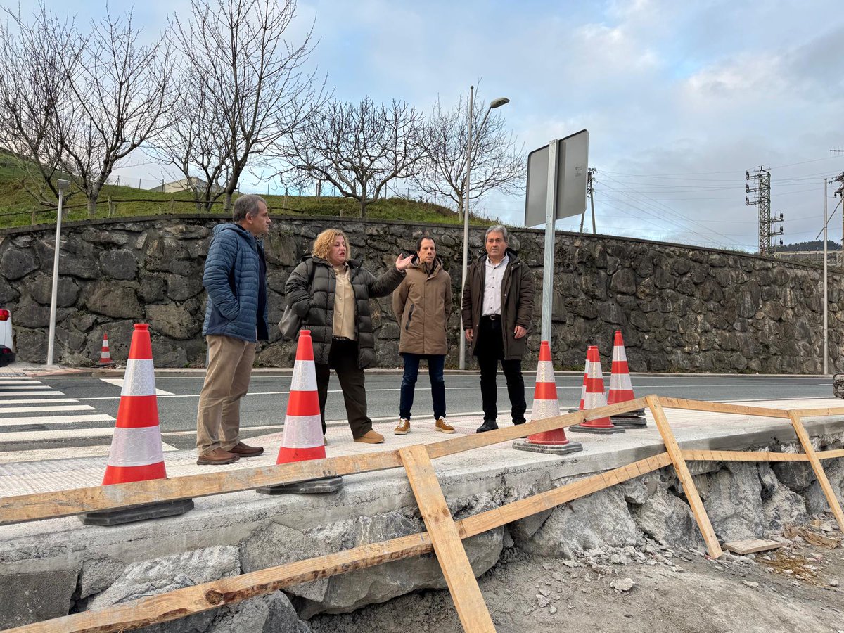 📢Artzabalgo biribilgunean oinezkoentzako segurtasuna indartu da eta trafikoa baretu da.

Albistea👉labur.eus/uvdqbak6

--

📢La rotonda de Artzabal ve reforzada la seguridad para peatones y un tráfico más calmado.

Noticia👉labur.eus/0r3wmjln

#deba #debakoudala