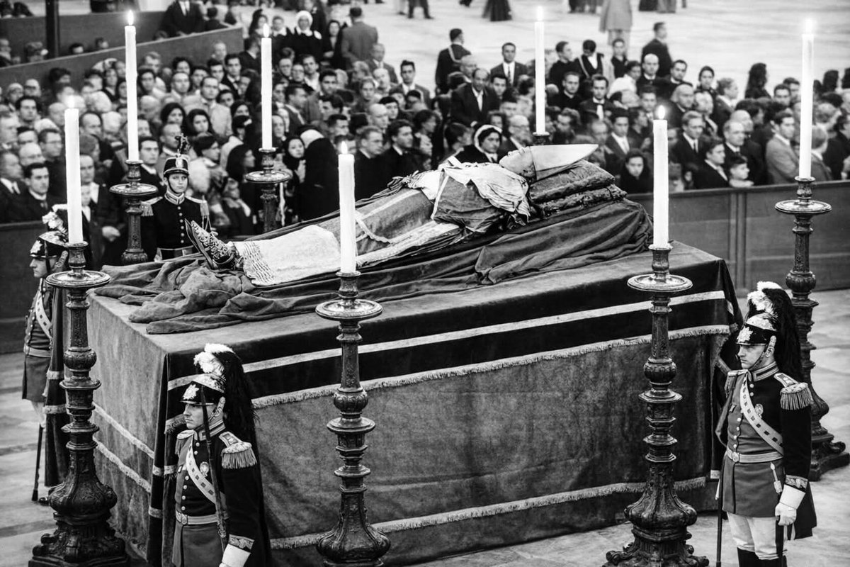 Pope Pius XII’s funeral in October 1958 was a macabre event due to a botched experimental embalming that caused his body to rapidly decompose, swell, emit a foul odor, and eventually rupture during the procession.

The Pope’s personal physician, Riccardo Galeazzi-Lisi, an
