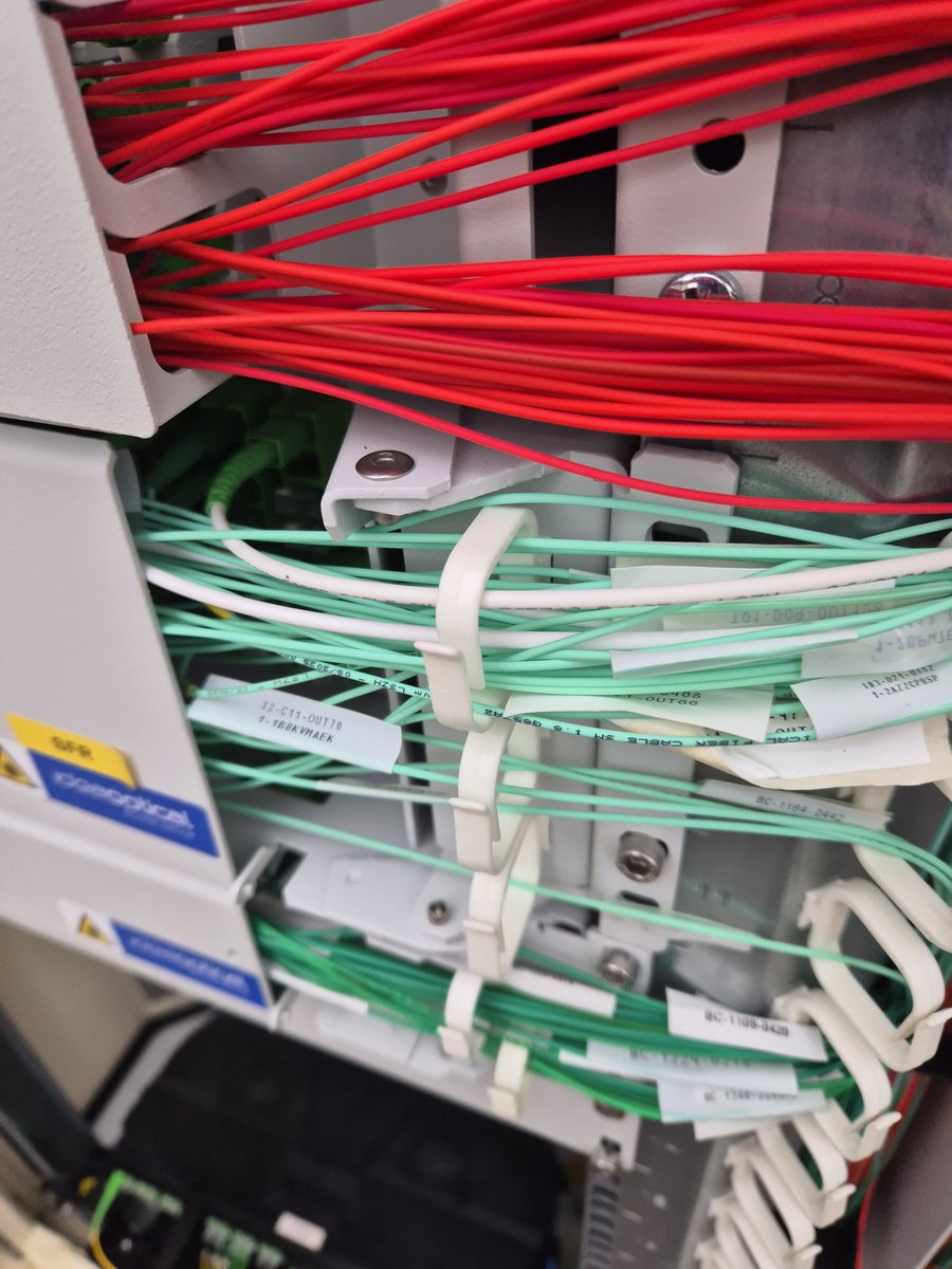 Coucou <a href="/SFR/">SFR</a> ... je crois que tu as pris des jarretières de la mauvaise couleur (c'est la notre) et du mauvaus diamètre. 

PM FI-89206-0000 PT 00013.