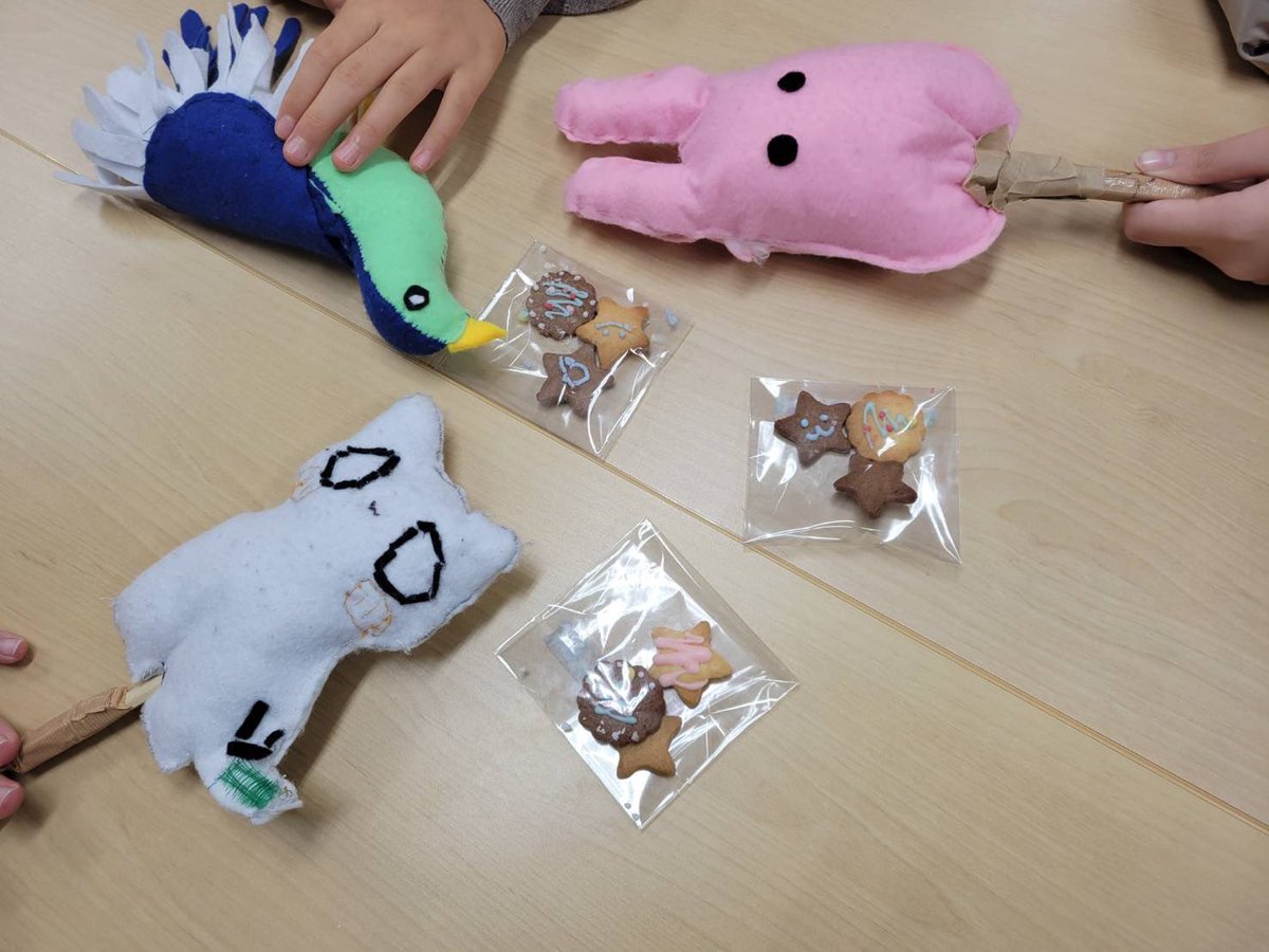 ningyo_tankyu's tweet photo. 12月7日(日)は、なかまつり&amp;閉講式が行われました。子どもたちは、お化け屋敷に行ったり、国旗作りをしたりしました！👻
公演には多くの方々が来てくださり、1年間の集大成を見ていただく最高の機会になりました！✨✨✨
人形げきブロックに参加してくれたみなさん、1年間ありがとうございました！！ https://t.co/nKziubOBC9