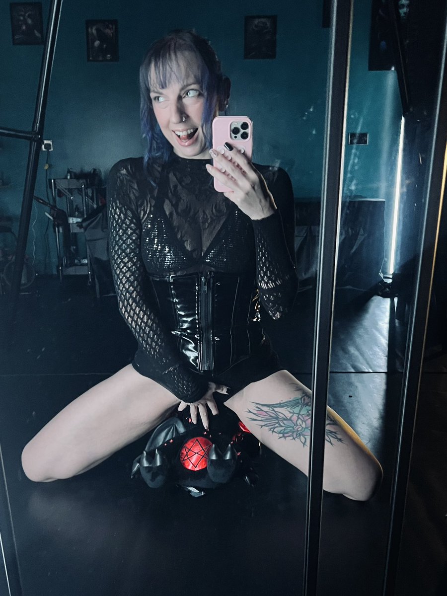 Miss Masha Blues tweet media