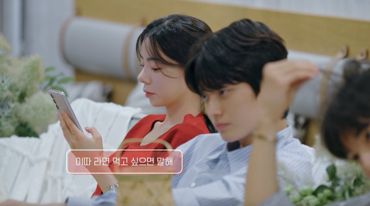 온갖커뮤에서 라면노예시킨여자가표독스럽네예의가없네남자를노예로보네 이러쿵저러쿵할동안 

노예남: 라끼남이고 시키는거다해요:)