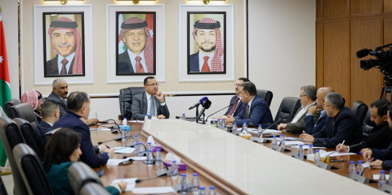 " الإدارية النيابية" تبحث تثبيت موظفي دائرة الإحصاءات العامة 