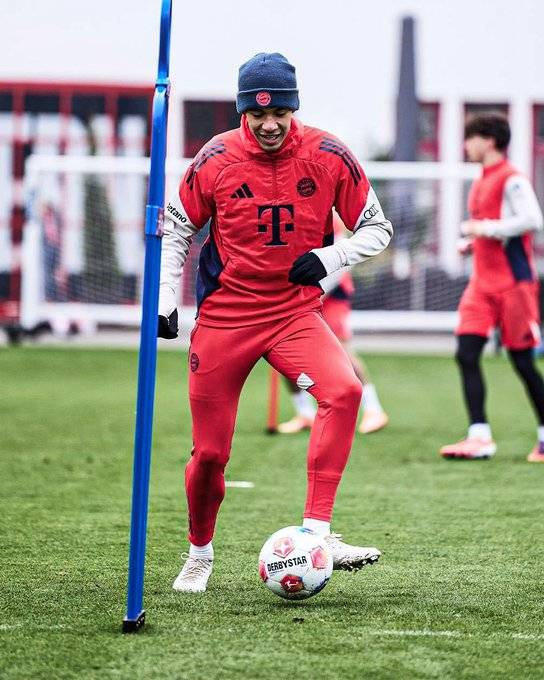 عاد جمال موسيالا لتدريبات الفريق الأول مع بايرن ميونيخ لأول مرة منذ إصابته بكسر في الساق وخلع في الكاحل خلال كأس العالم للأندية 