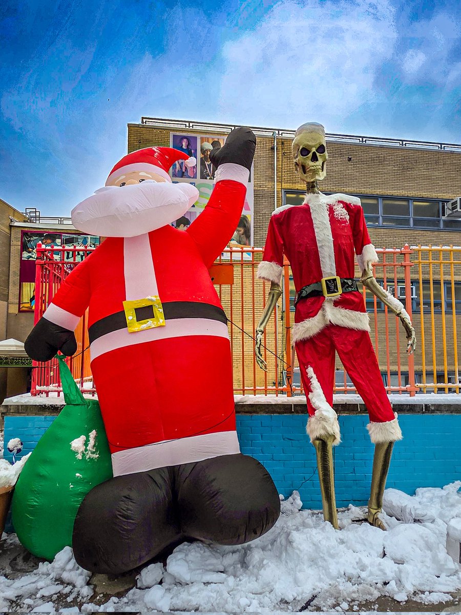 When you’re dead inside but you’ve still got holiday spirit. 🎅 🦴 💀

Kingsbridge. ​The Bronx, USA.

PHOTO: @FromTheBronx
.
.
.
#thebronx #bronx #fromthebronx #fromthebronxtotheworld #thebronxdoesitbetter