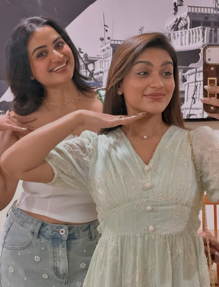 jananiashokoffl's tweet photo. What more could I ask for When you’re next to me? 🤍🤌🏼🫠 #dubaivibes #dubaiexplored #bestiesforlife https://t.co/YlIlvSb4gC