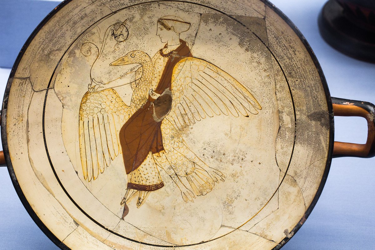 Vulpes_No9's tweet image. 기원전 5세기에 활동한 그리스의 도예화가 Pistóxenos의 작품들...무척이나 절제된 선과 표현을 갖고 있지만, 작품이 가진 우아함과 기품이 정말 남다른 것 같다...