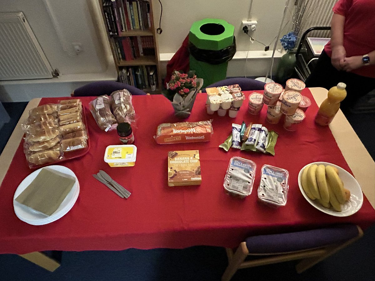 BirstallAcad13's tweet image. Kicking off today’s festivities with a staff breakfast! 🥐☕ Nothing better than starting the day with laughter and good company. Thank you to everyone for your hard work and dedication this term. ✨ #TeamBirstall #FestiveVibes