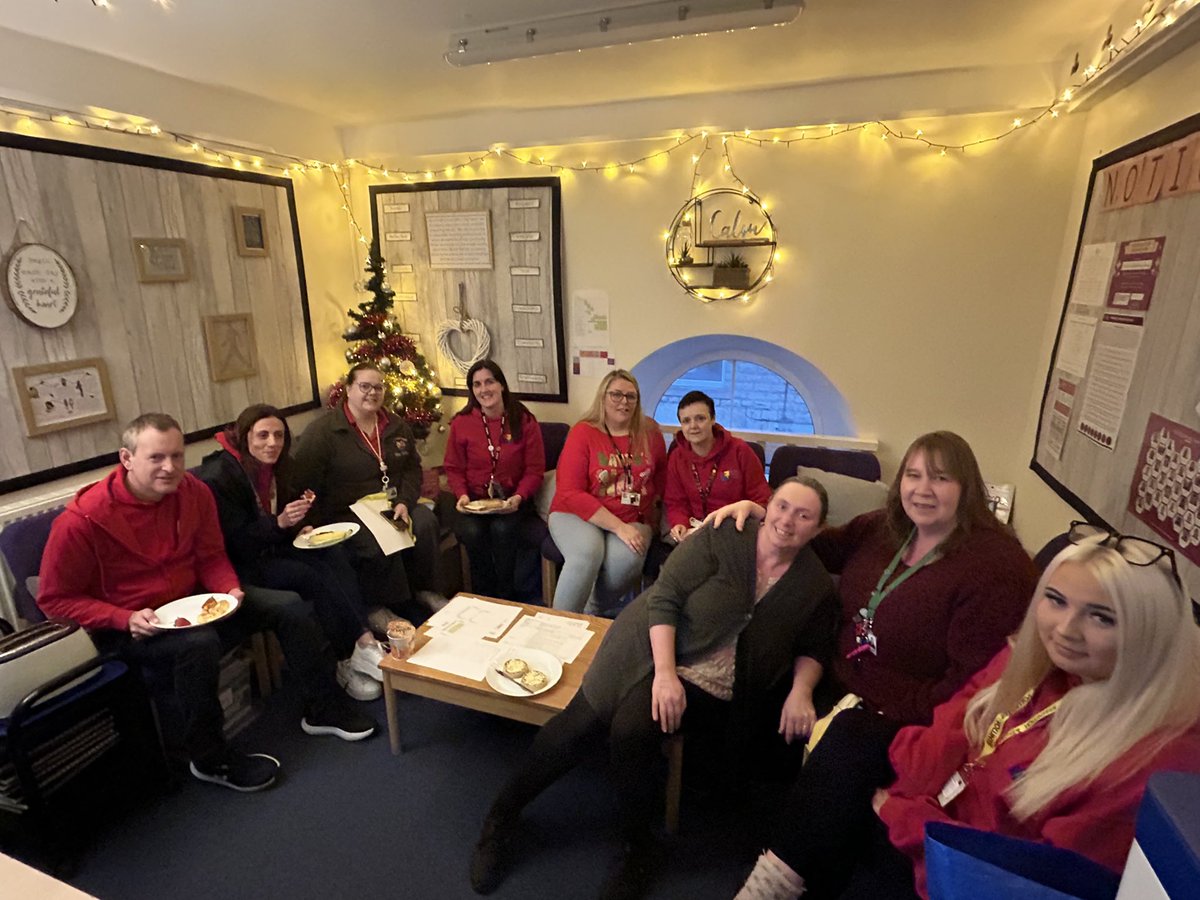 BirstallAcad13's tweet image. Kicking off today’s festivities with a staff breakfast! 🥐☕ Nothing better than starting the day with laughter and good company. Thank you to everyone for your hard work and dedication this term. ✨ #TeamBirstall #FestiveVibes