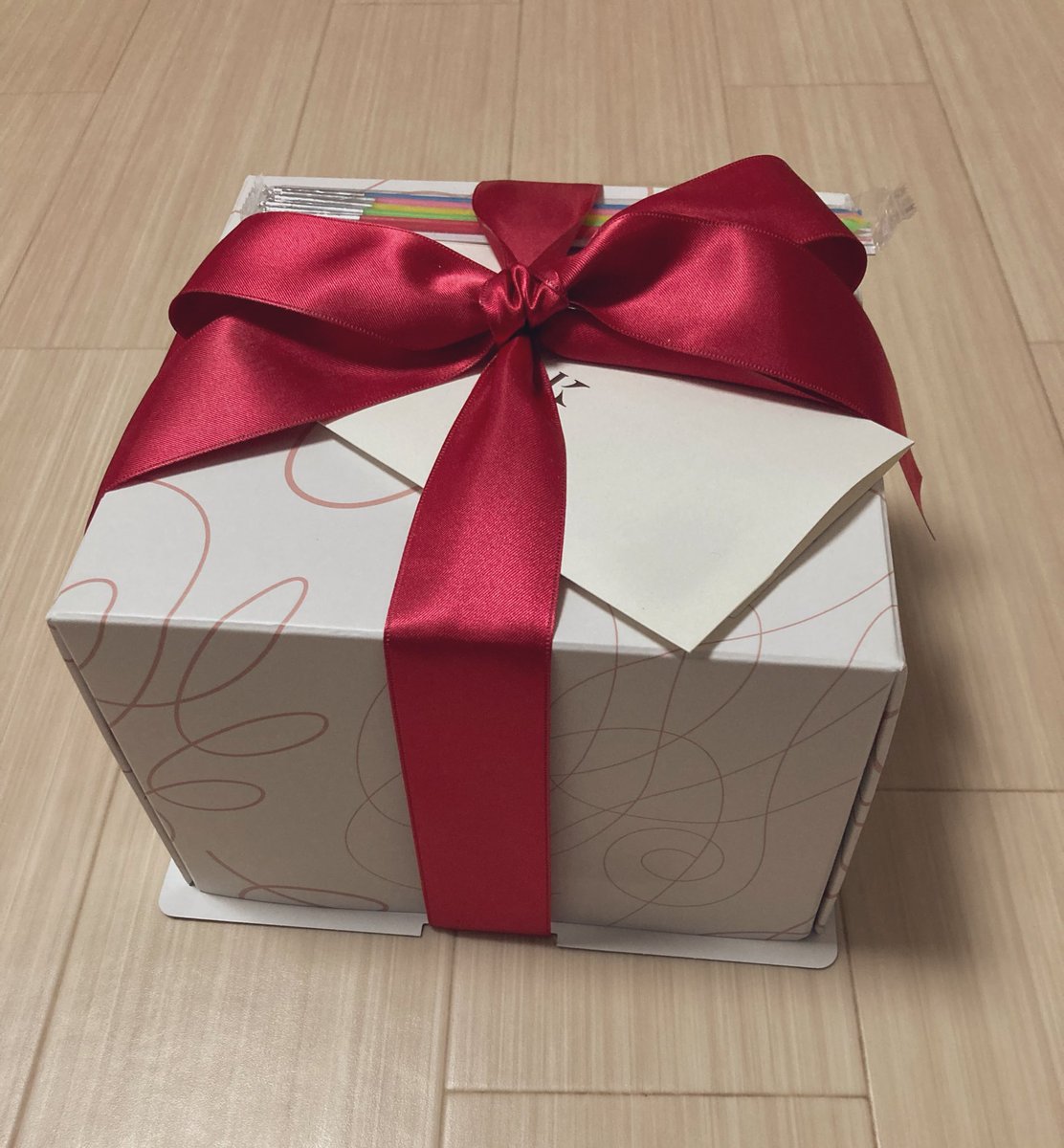 職場の方からまさかのホールケーキ貰った！！！！！！wwwww