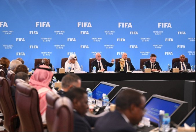 AsifBurhan's tweet image. The FIFA Council has decided the allocation of teams for the 16-team Olympic Women's Football Tournament at the Los Angeles Games in 2028

2.5 places to Asia
2 to Africa
3 to CONCACAF
2.5 to South America
1 to Oceania
4 to Europe
1 reserved for the hosts United States

#LA2028