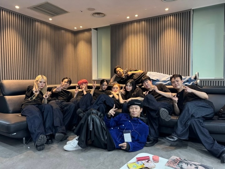 defsoulbrasil's tweet photo. [📷 25.12.17 - @/yenaxym] - A dançarina Yena, que fez parte do time de dançarinos da turnê "TAPE: RE LOAD TOUR" na Ásia, compartilhou em seu Instagram momentos da tour com a legenda:

"O fim da turnê #tapereload de 1 ano 👋🏻
Do último show em Seoul até o encore em Bangkok, vocês trabalharam duro demais!
❣️ Amo vocês, unnie e oppas. Equipe do Jaebeom é a melhor!"

[1/4]
#JAYB #제이비 #GOT7 #갓세븐 @jaybnow_hr
@GOT7Official