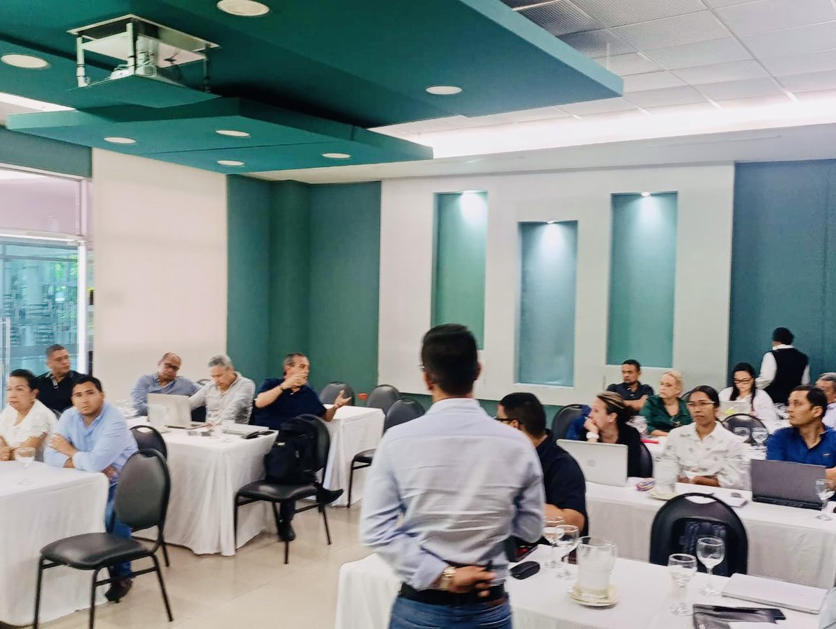 AMBQuilla's tweet photo. 🤝 Lideramos el Consejo Metropolitano de Planificación para avanzar en la socialización de la formulación del #PEMOT y las determinantes ambientales junto a la @crautonoma. Un paso clave para planificar el territorio metropolitano de forma ordenada, sostenible e integrada. https://t.co/OdiGDa8jEx