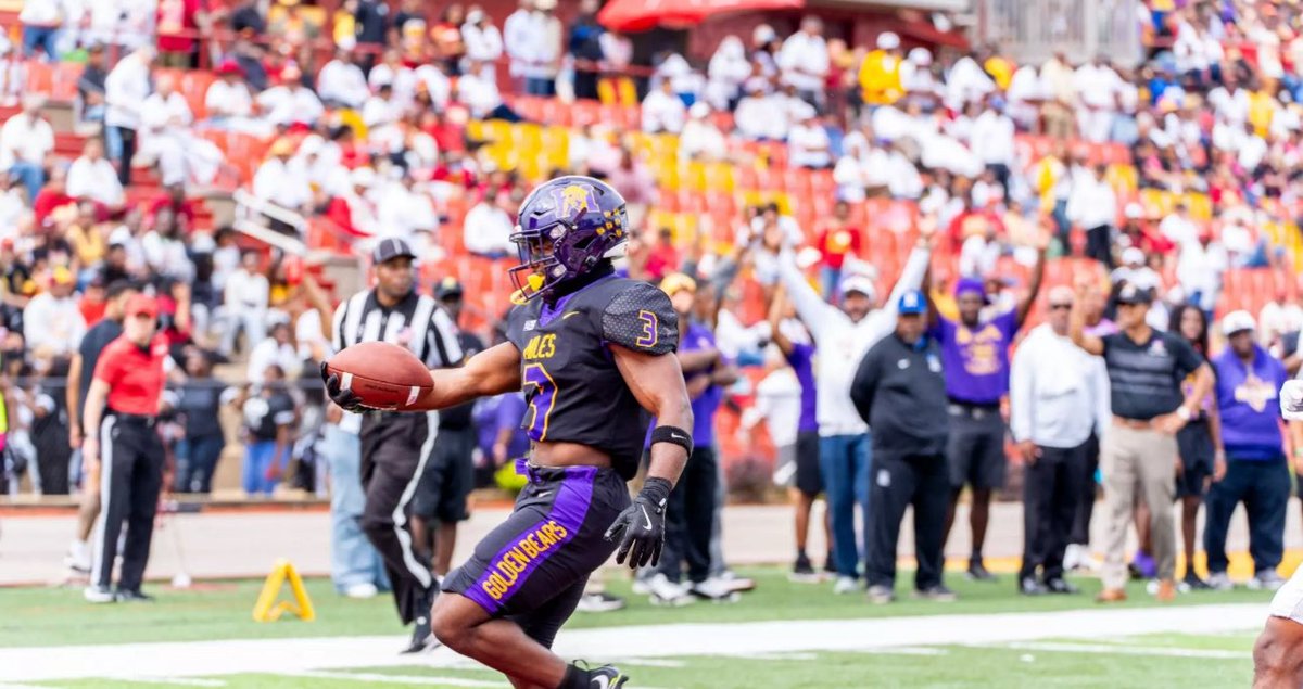 Blessed to receive an offer from Miles University 💜💛<a href="/Dcanes40Lucas/">Derrick Lucas</a> <a href="/DrNickGarrett/">Nick Garrett</a> <a href="/CoachBWalk15/">Coach B</a> <a href="/RealusGeorgeJr/">TrenchMobGuru🧙🏿‍♂️</a> <a href="/AneusR/">Coach Ru</a>