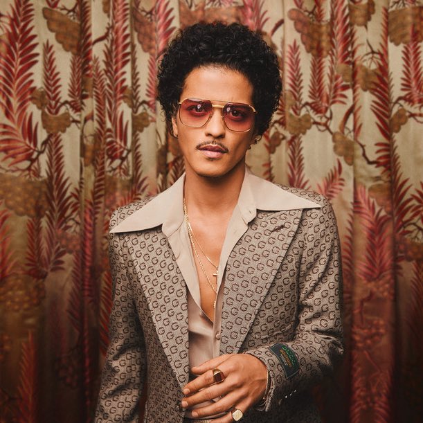 AGrandeSP's tweet photo. Ariana Grande supera a Bruno Mars y se convierte en la segunda artista feminina con más oyentes mensuales en Spotify. https://t.co/OURtQnJG5P