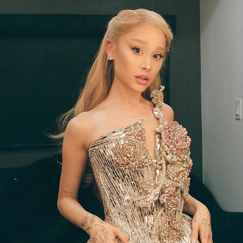 AGrandeSP's tweet photo. Ariana Grande supera a Bruno Mars y se convierte en la segunda artista feminina con más oyentes mensuales en Spotify. https://t.co/OURtQnJG5P