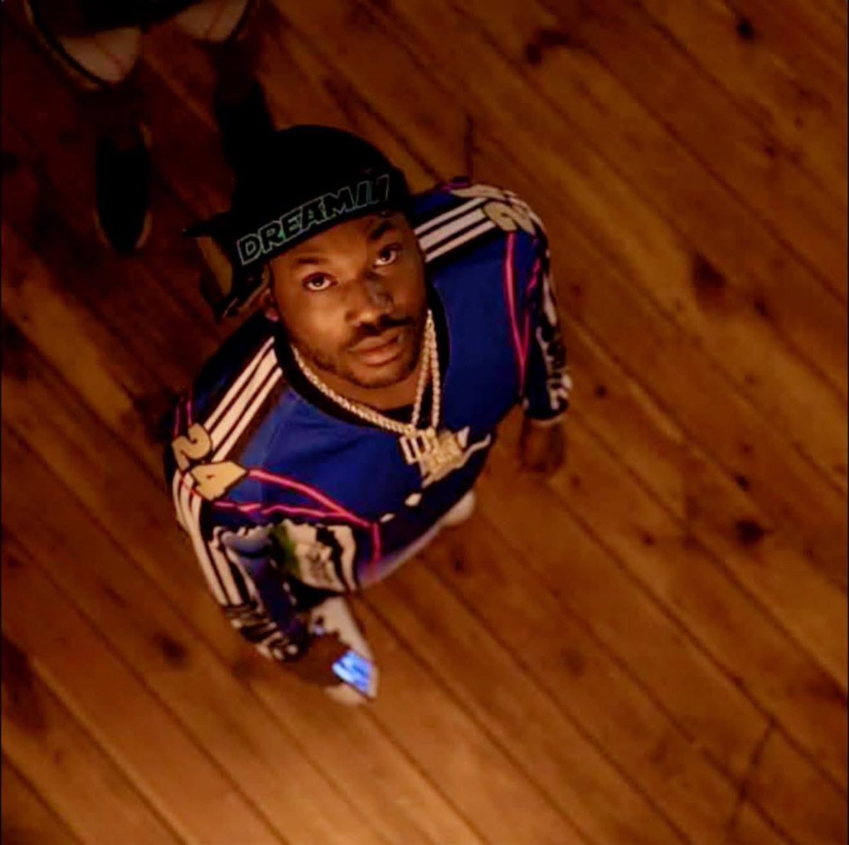 Callunc's tweet image. Me looking up at the supermarket camera after eating 2 grapes