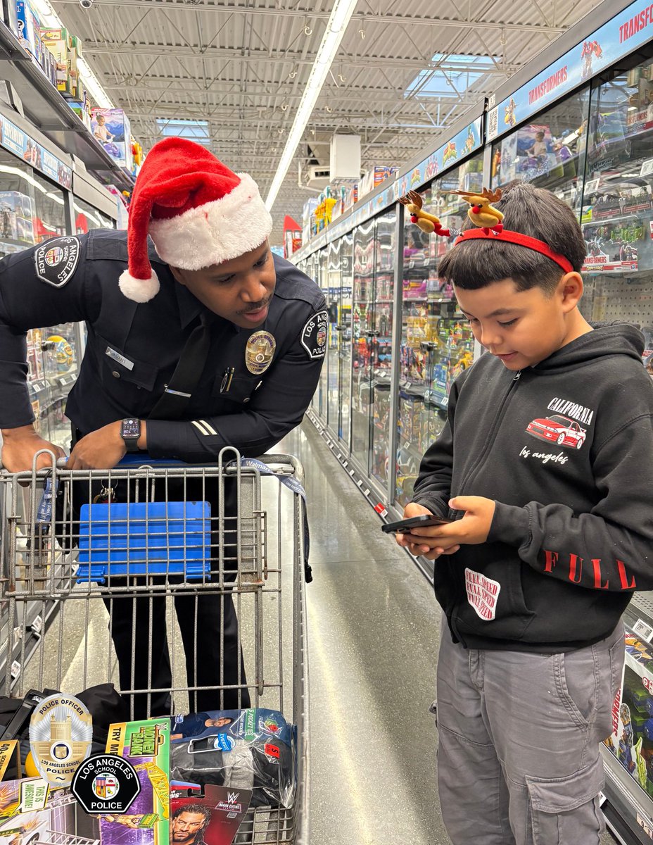 LASchoolPolice's tweet photo. 🎄SHOP WITH A COP🎄

Thank you to our friends at Torrance Walmart &amp; LAPD Harbor Division for helping make this year’s event a success.  Kids received $150 gift card to shop with their favorite cop throughout the store. ‘Tis the season!!!!
🎁🎄
#ShopWithACop #Walmart #LASPD #LAUSD https://t.co/jkEAId8jxk