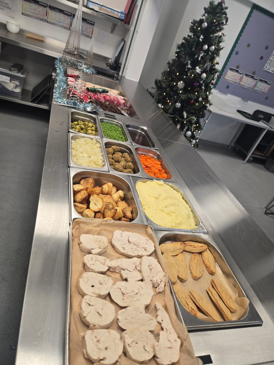 TheHeights23's tweet photo. Thank you to Tracey and Sue for our lovely Christmas dinner today!🎄🥕 https://t.co/Ev1IB7F8Zt