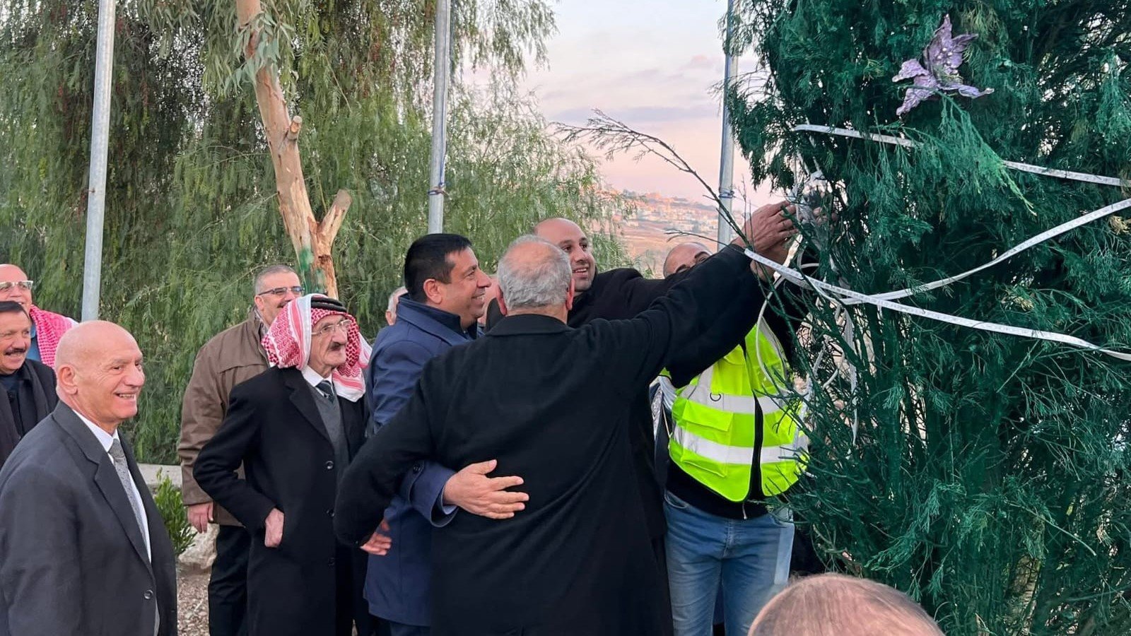 إضاءة شجرة عيد الميلاد المجيد في الكرك 