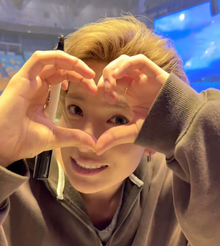 evanndeer's tweet image. u did it so well today♡ 🫳🏻🫳🏻🫳🏻