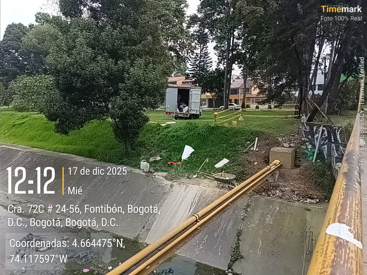 Que atropello <a href="/grupovanti/">Grupo Vanti</a> está zona es un Bosque Urbano (Canal Boyacá) declarado por el Distrito <a href="/Bogota/">Alcaldía de Bogotá</a> pero así no lo fuera, no deben subir su camión a la zona verde ¿Cómo van a disponer de los residuos?
cc <a href="/JBotanicoBogota/">Jardín Botánico BOG</a>
<a href="/Ambientebogota/">Secretaría de Ambiente</a> <a href="/Fontibon_Bogota/">Alcaldía Local de Fontibón</a> <a href="/BUCanalBoyaca/">Canal Boyacá Bosque Urbano</a>