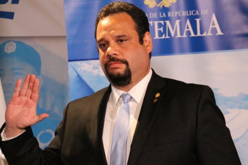 carlos_vills04's tweet image. #URGENTE
La aceptación de cargos deja libre a Jose Luis Benito, ex ministro de Comunicaciones del gobierno de Jimmy Morales.

El Juzgado de Abelina Cruz le otorga el beneficio de aceptacion de cargos por fraude y le otorga una condena conmutable de 2 años y 6 meses por el caso…