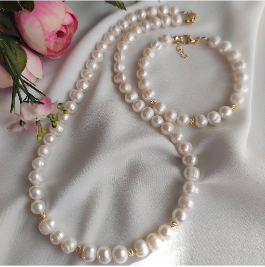 Her kadının rüyasıdır İNCÎ

Şıklığın ve zerafetin simgesi,🤍🤍
INCI BILEKLIK VE KOLYEMIZ çok şık 

Orijinal AAkalite  doğal incidir

RT eder misiniz 🥰