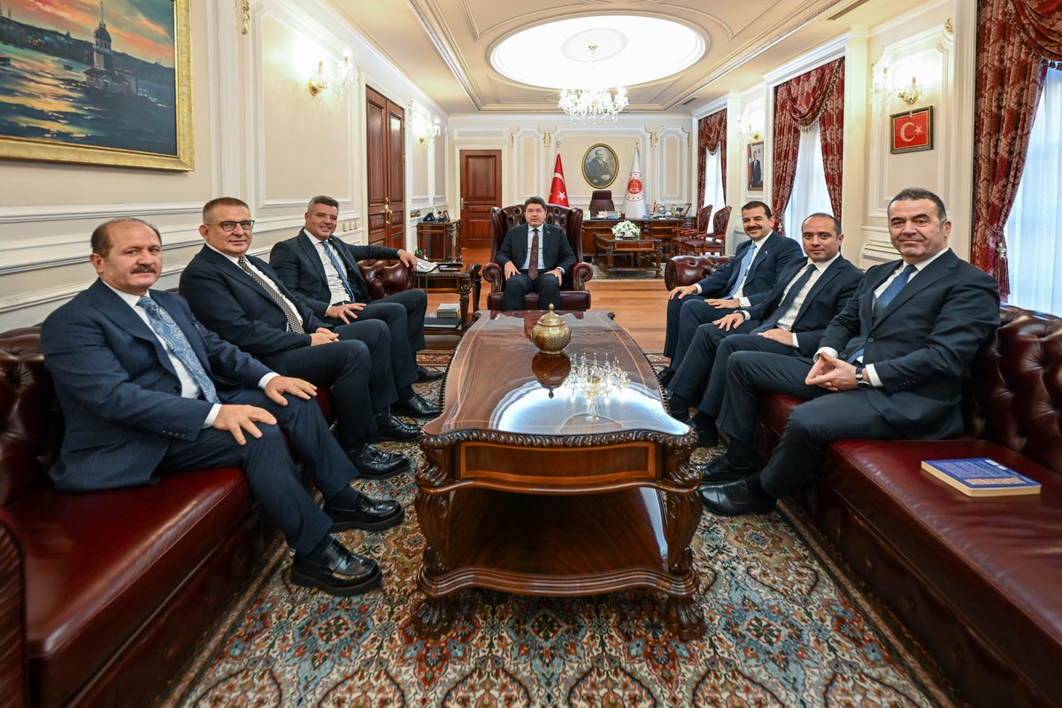 yilmaztunc's tweet image. Fenerbahçe Spor Kulübü Başkanı Sadettin Saran’la Bakanlığımızda bir araya geldik.

Nazik ziyareti için teşekkür ediyorum.

@Fenerbahce