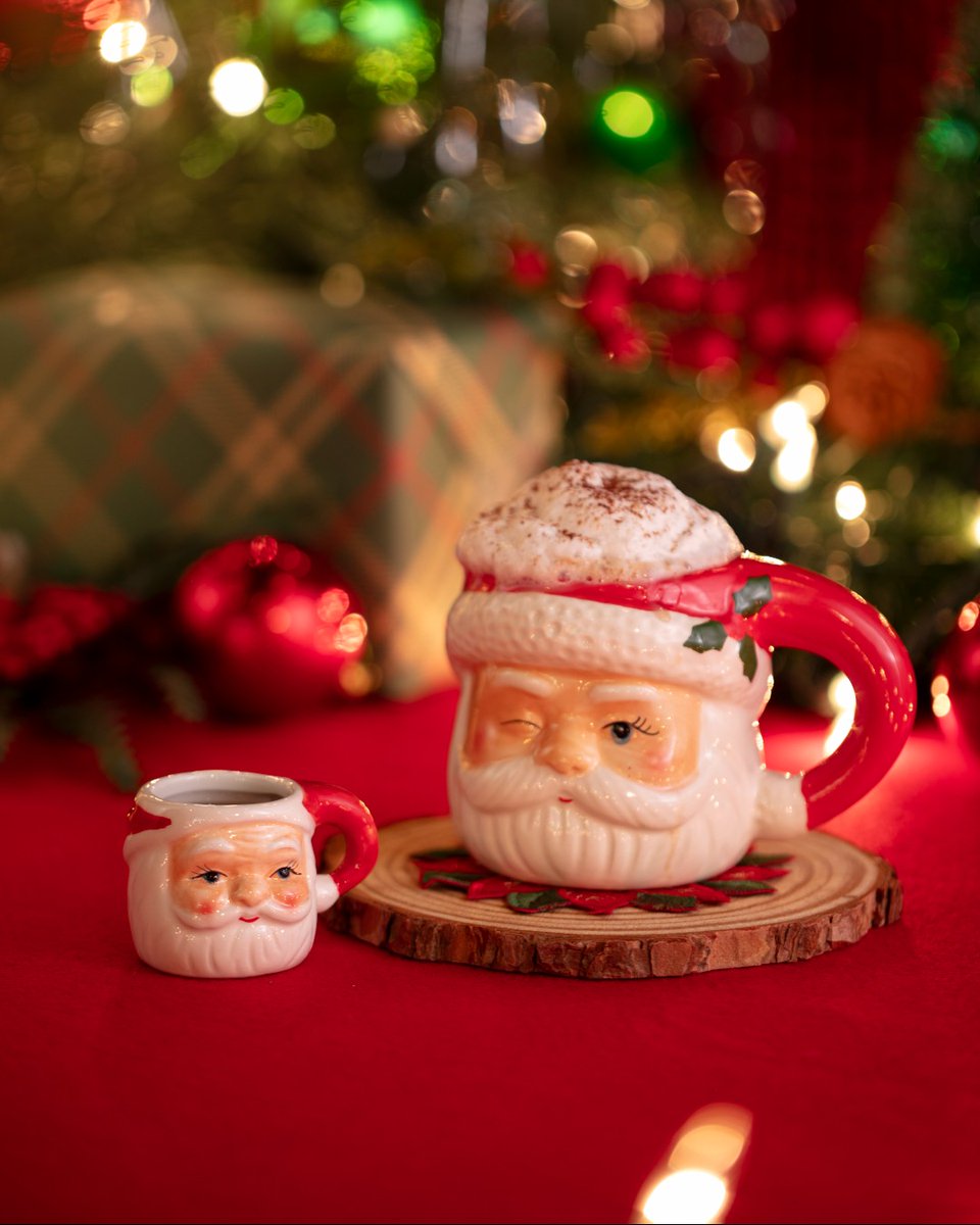 CarouselClb's tweet image. Comfort and confidence, served two ways🎅 Sip on our cozy Coconut Hot Chocolate or turn things up with a Naughty &amp;amp; Nice Shot both at Miracle Bar at Carousel Club, from Friday, November 21st – Sunday, December 28th🎠

🎄 RSVP for a #FREE Santa hat at CarouselClub.com/miracle