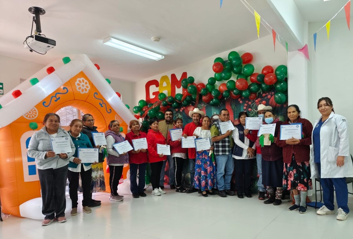 JSII_SMA's tweet image. 💙 La constancia da resultados. En #Atarjea se realizó la Acreditación del GAM “Supercrónicos” en la UMAPS Aldama (Xoconoxtle).
15 personas que durante 10 meses asumieron el compromiso de cuidar su salud y prevenir complicaciones cardiometabólicas. 👏💪 
 #JSII @saludgobgente