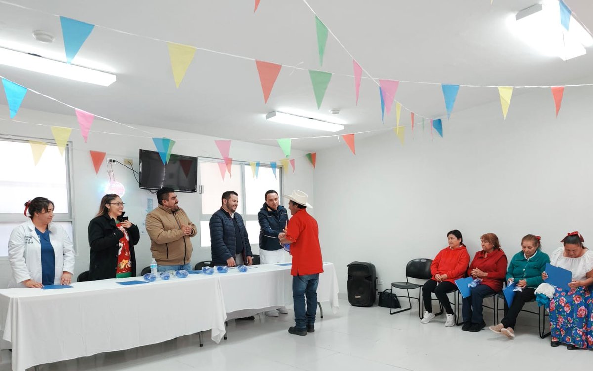 JSII_SMA's tweet image. 💙 La constancia da resultados. En #Atarjea se realizó la Acreditación del GAM “Supercrónicos” en la UMAPS Aldama (Xoconoxtle).
15 personas que durante 10 meses asumieron el compromiso de cuidar su salud y prevenir complicaciones cardiometabólicas. 👏💪 
 #JSII @saludgobgente