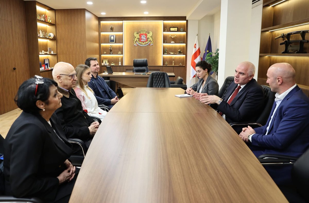 Cette semaine Maria Jvania a rencontré le ministre des sports de Géorgie pour discuter de ses futurs projets ! 🇬🇪