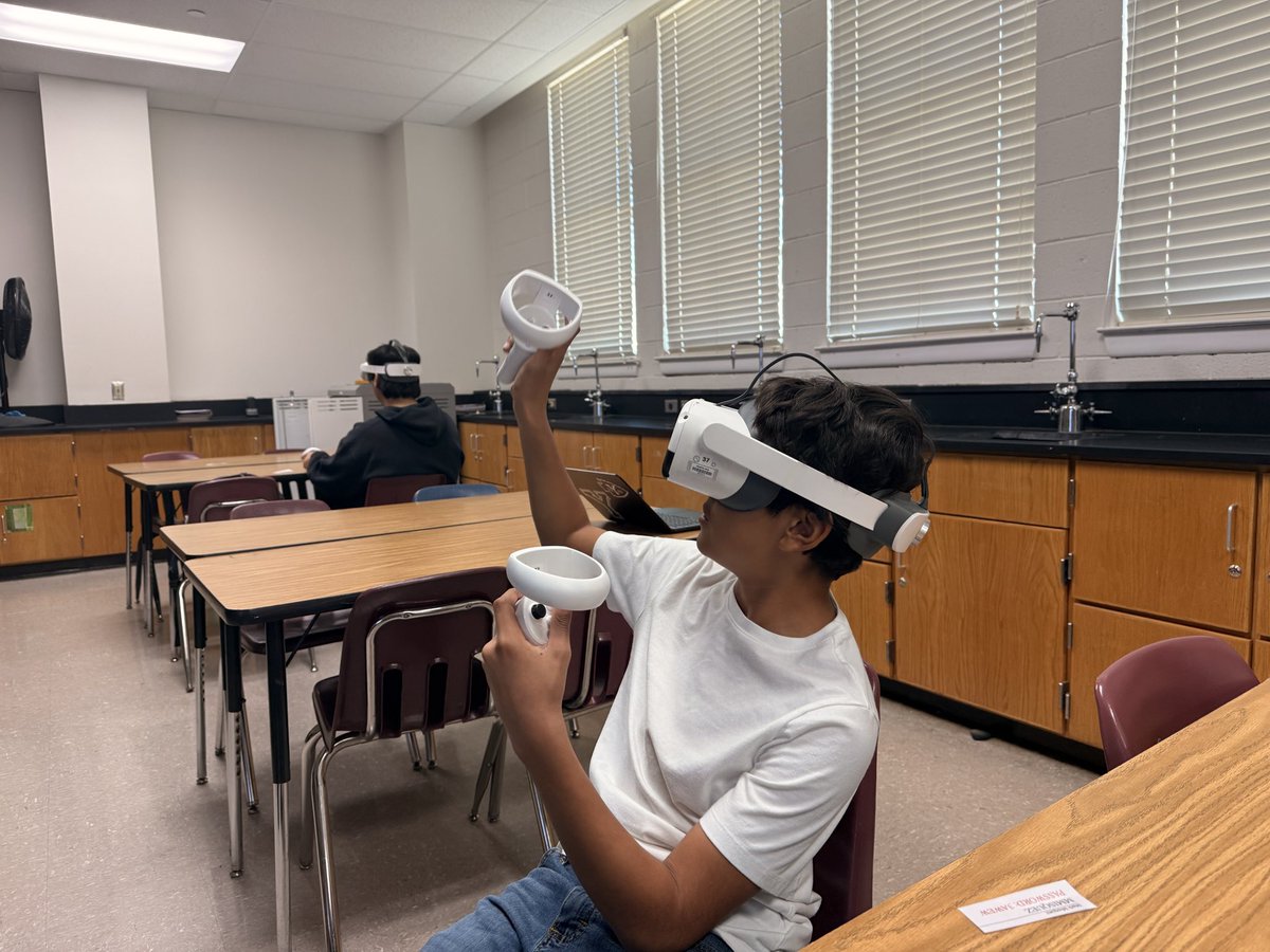 Brian Flores tweet media