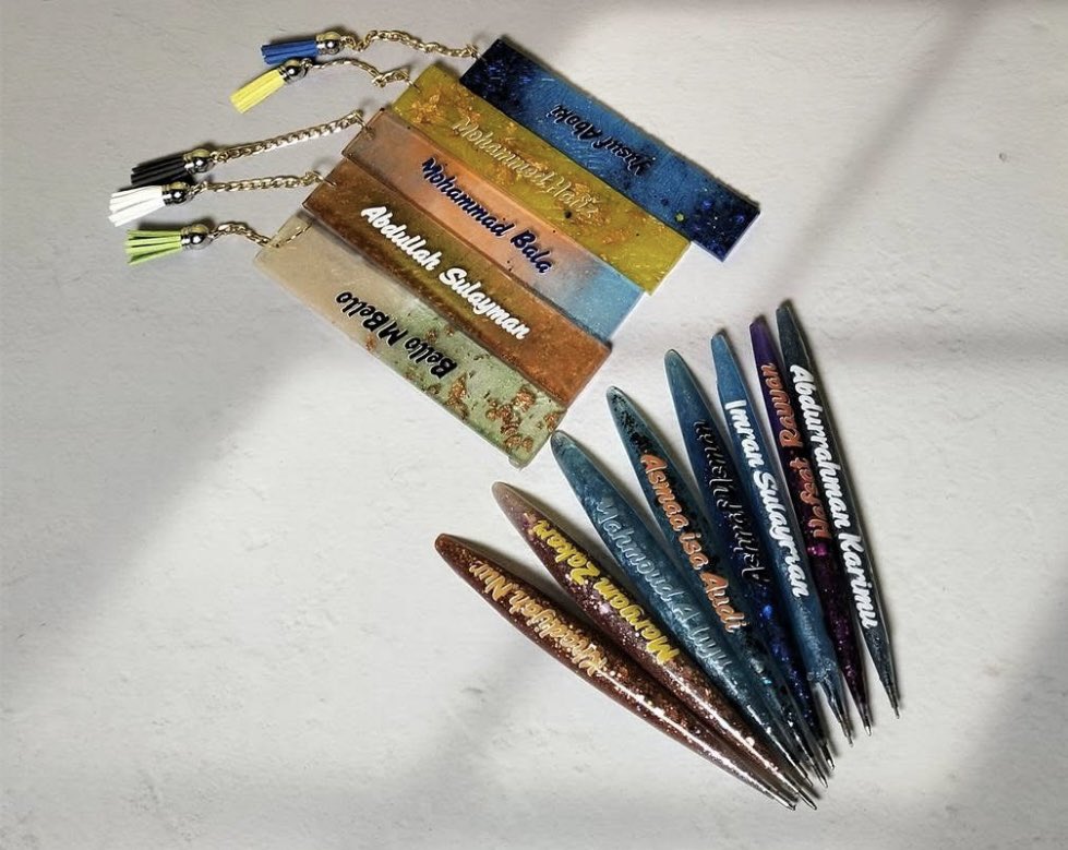 Aryam__b's tweet photo. It is December month of  weddings
You can get this resins as souvenir

1: key holders
2: bookmarks and pens 
3: Book,pens and bookmarks

Location: kano https://t.co/socuhevciI