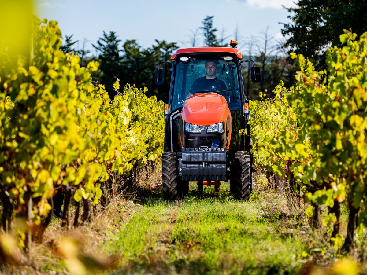 Navigate Narrow Rows with Ease! 🍇🍊
The Kubota M5002 Narrow, a specialist tractor perfectly suited for working in vineyards, orchards, and hop fields.

Contact us at Lister Wilder to chat about the M5002 Narrow today!

#Kubota #M5002Narrow #VineyardLife #Orchard #SpecialtyCrop