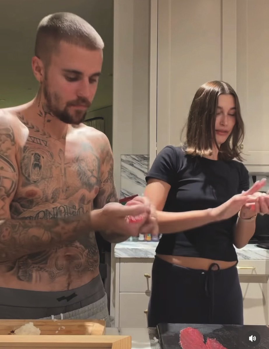 BIEBERSLGND's tweet image. - soñé con vos
+ qué soñaste?
- no no me acuerdo…