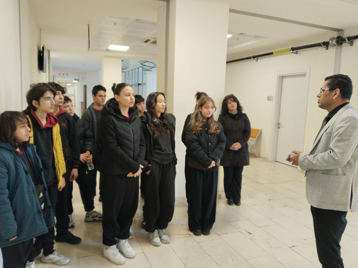 Kaymakamlığımız himayelerinde gerçekleştirilen ve Açık Kapı birimi tarafından koordine edilen  "Kurumlarımızı Tanıyalım" projesi kapsamında Şehit Burak Abikebahşi Ort. öğrencilerini  misafir ettik
<a href="/itasyapan/">İbrahim Taşyapan</a> 
<a href="/iggultekin/">ismail gultekin</a> 
<a href="/T_Kurtbeyoglu/">TahsinKURTBEYOĞLU</a> 
<a href="/MustafaGungorlu/">Mustafa GÜNGÖRLÜ</a> 
<a href="/ylmzckmk_/">Yılmaz ÇAKMAK</a> 
<a href="/ankara_il/">Ankara İl Nüfus ve Vatandaşlık Müdürlüğü</a>