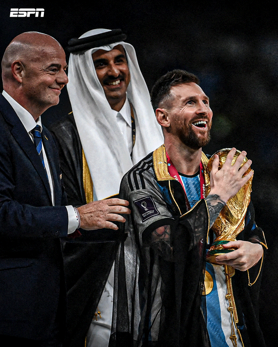 ESPNArgentina's tweet image. ¿Algún día nos cansaremos de ver estas imágenes?

NO.

A 3 años de la consagración de la Selección Argentina de Messi y Scaloni en #Qatar2022.